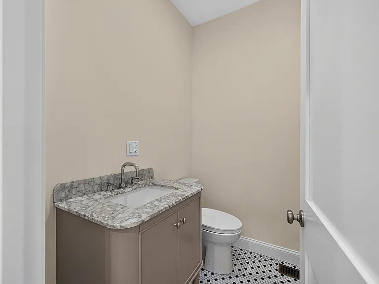 25 Richfield St #1 — Photo 7