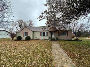 504 N A St, Fairfield, NE 68938