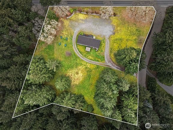 2nd image of 3046 Angus Road SE