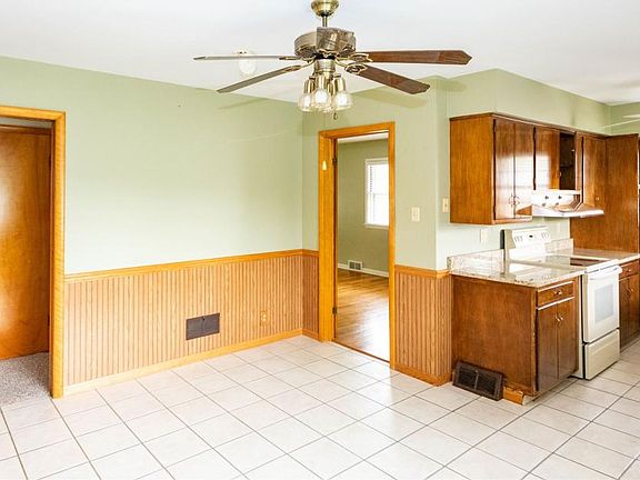 4th image of 3204 S Saint Joseph St