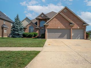 19391 Springbrook Dr, Macomb, MI 48044