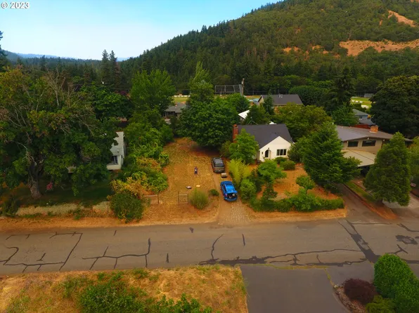 (undisclosed Address), White Salmon, WA 98672