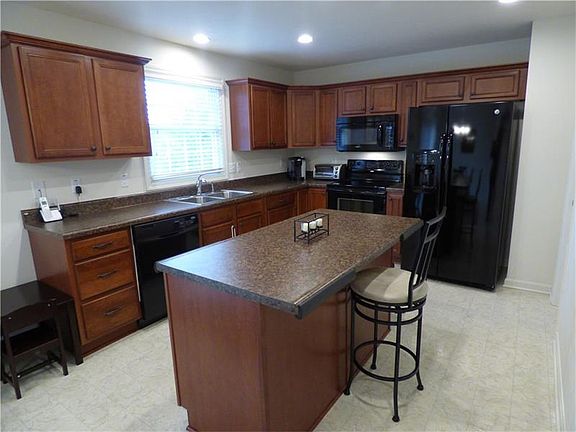 4th image of 322 Trotwood Dr