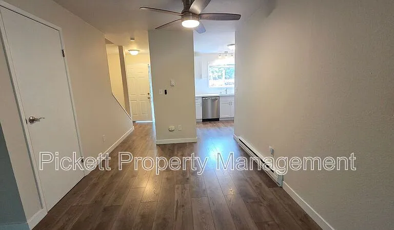 354 NW Edvard St #E — Photo 6