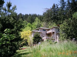 2210 Suntrek Dr, Eugene, OR 97403