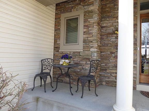 WELCOMING ENTRY PORCH Opens to spacious foyer with beautiful landscaping inviting you to approach