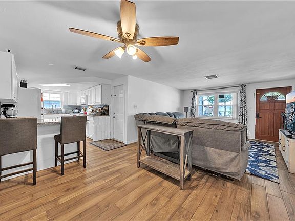 4th image of 1414 Whitehall Ln