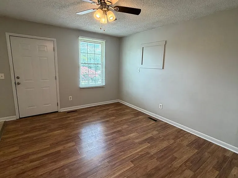 212 Jay Dr — Photo 6