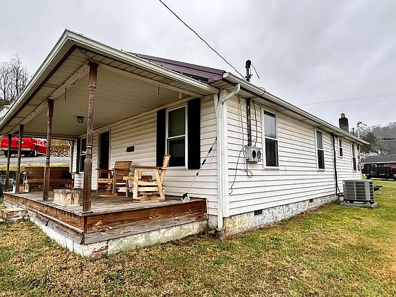 3rd image of 16543 Broad St