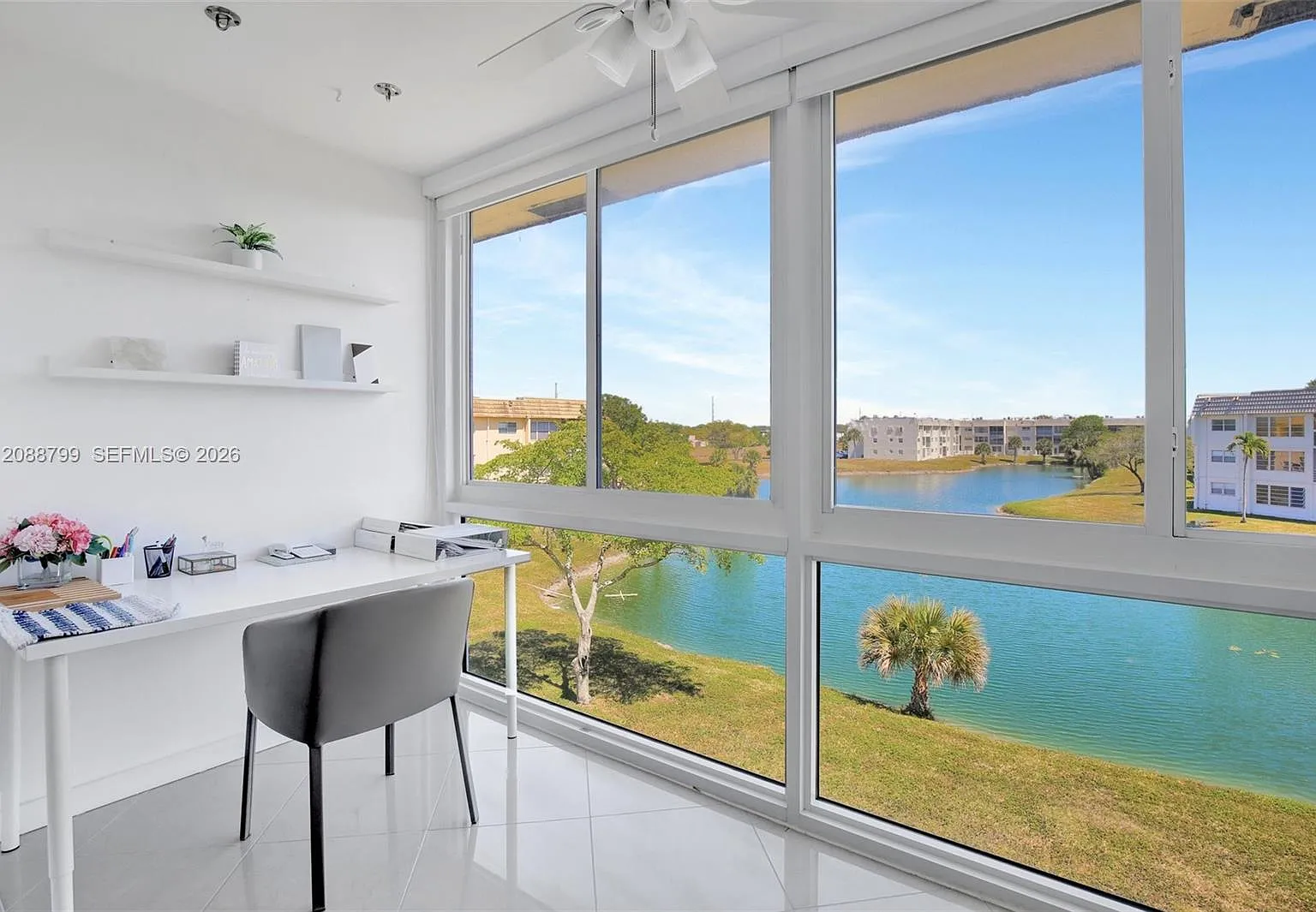 Sunrise Lakes 53 Condo — Photo 1