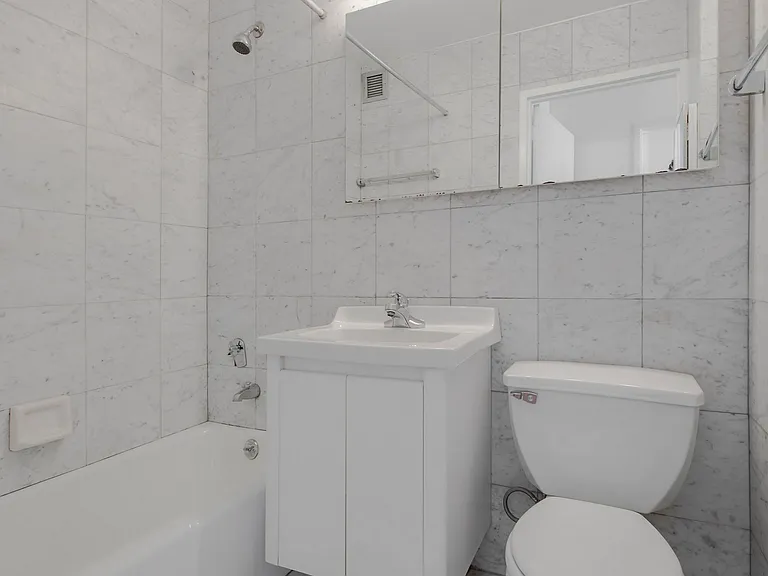 429 E 52nd St #10C — Photo 6