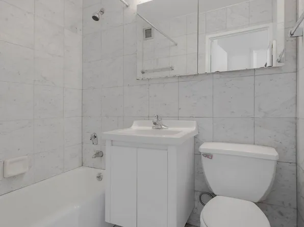 429 East 52nd Street image 5 of 14