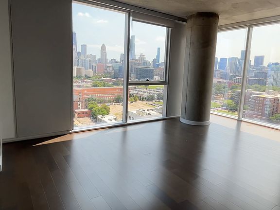 2nd image of 1160 N Larrabee St #1305