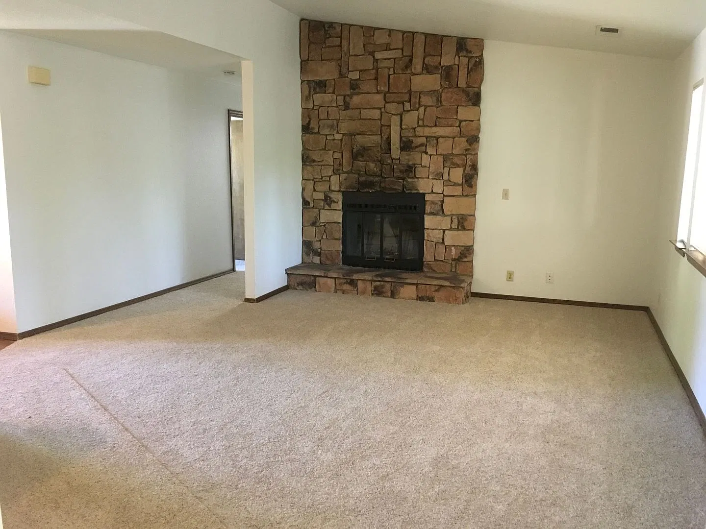 Arroyo Manor 3 Bedroom- Large Fenced Yard! — Photo 2