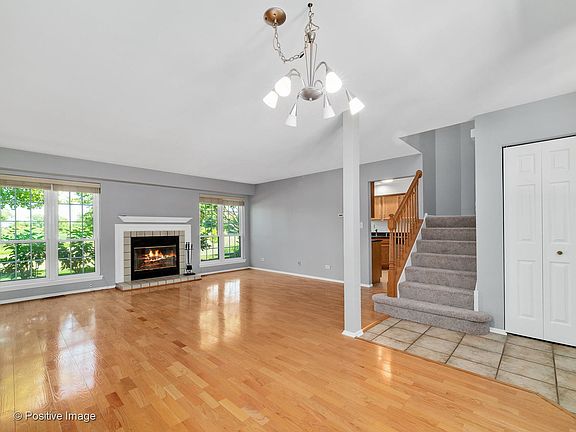 4th image of 30W102 Fairfax Ct