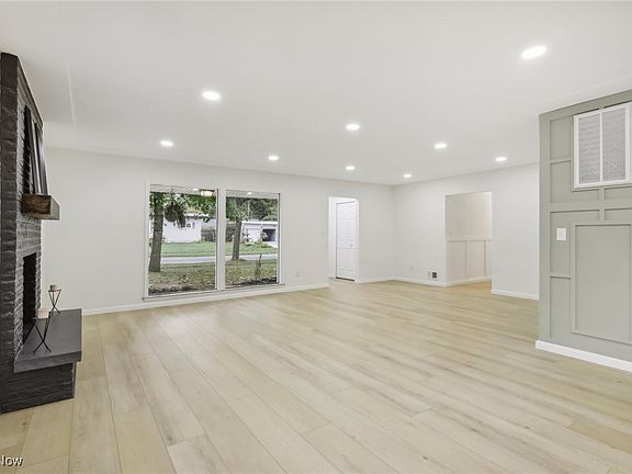 3rd image of 201 Miami Ave