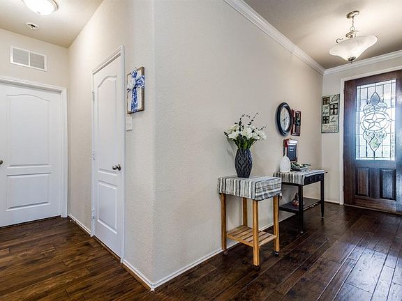 5th image of 1305 Hidden Valley Dr