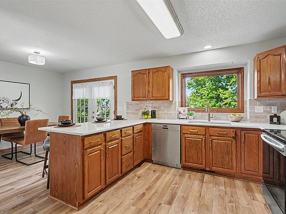 5th image of 1080 3rd St