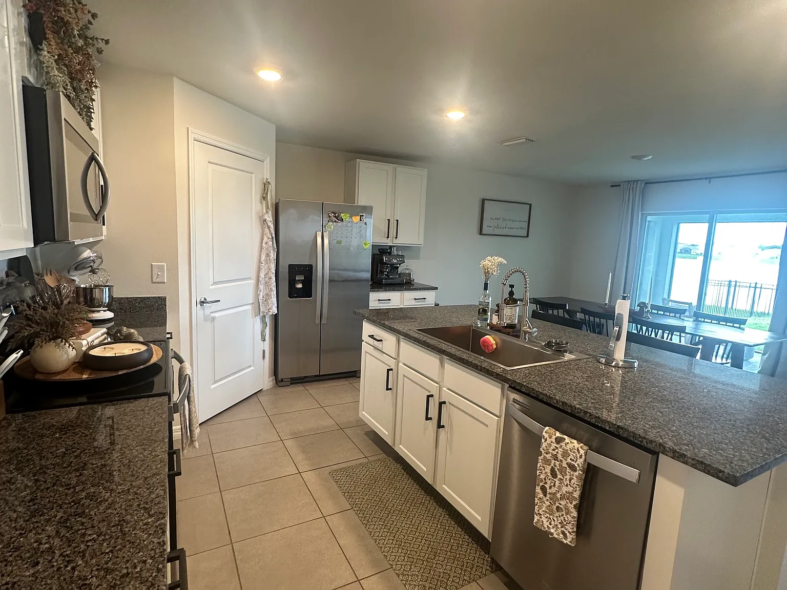 4 bed, 1828 sqft, $2,800 — Photo 2