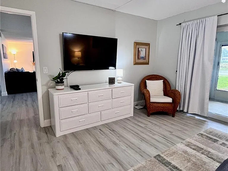 209 Palm Dr #1 — Photo 8