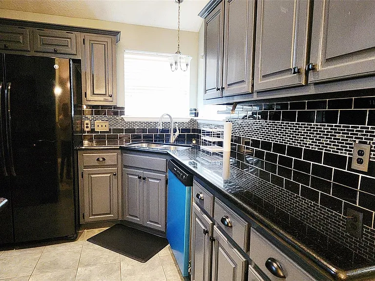213 Mango St — Photo 34