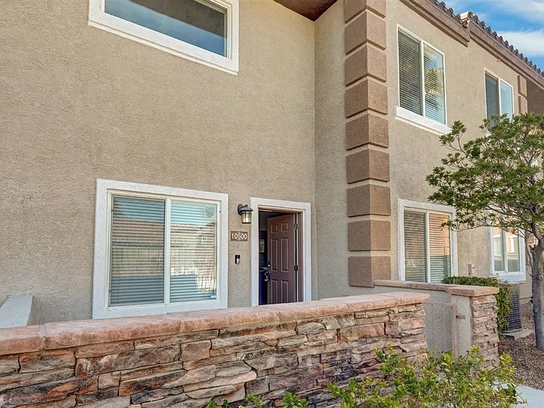 10500 Nordic Cliff Ave — Photo 2
