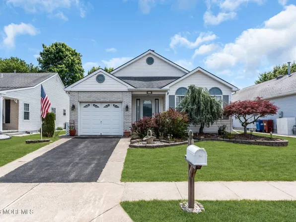 12 Blackpool Way, Toms River, NJ 08757