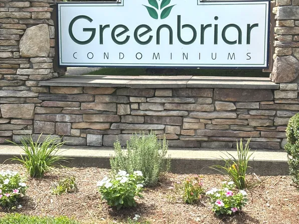 19 Greenbriar Dr, Farmington, CT 06032