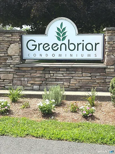 19 Greenbriar Dr Photo 1