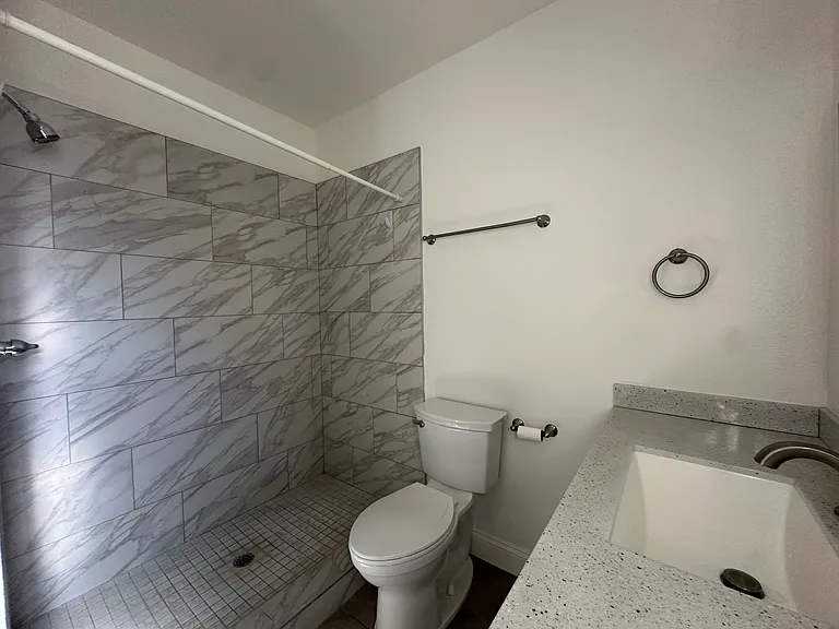 2400 Central Ave — Photo 46