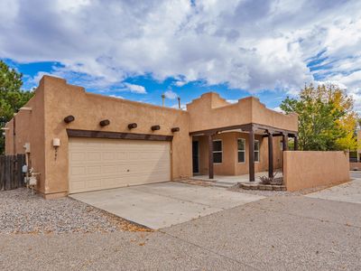 6795 Camino Rojo, Santa Fe, NM, 87507