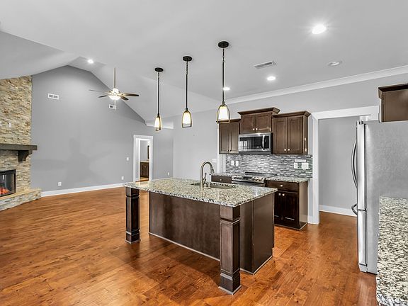 5th image of 776 Farmer Rd