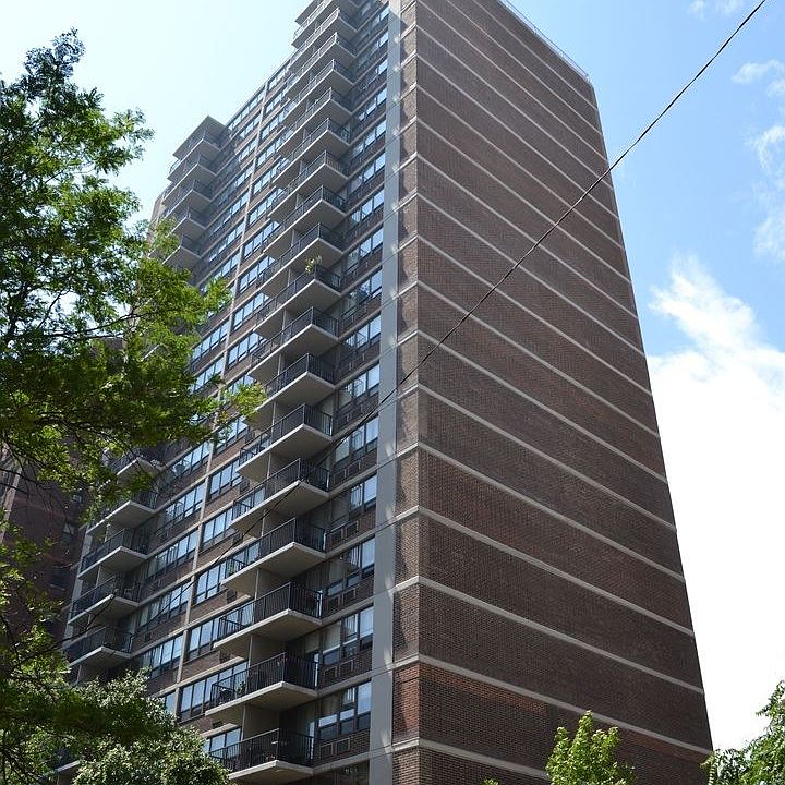 1st image of 2740 N Pine Grove Ave APT 14A