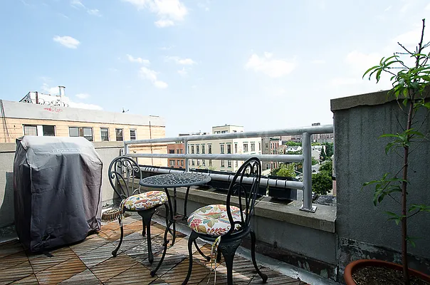 Sold by Brick&Mortar | media 16