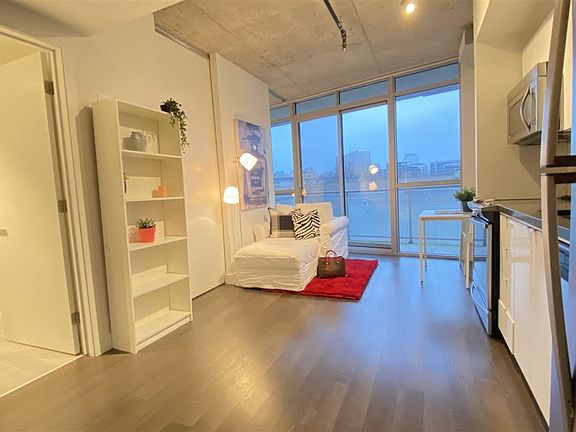5th image of 1065 Barrington St #407