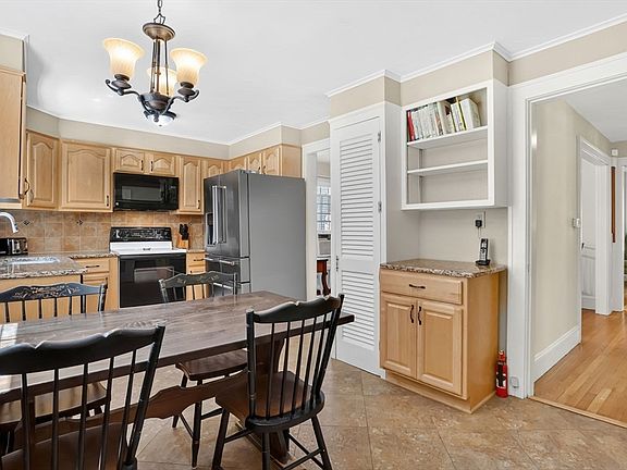 4th image of 169 Greenacre Ave