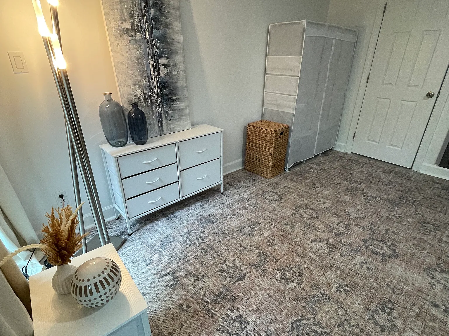 Studio, 2800 sqft, $1,200 — Photo 3