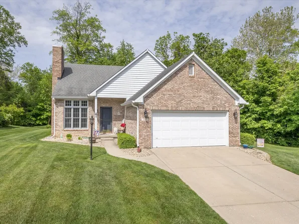 1040 Stave Oak Dr, Beech Grove, IN 46107