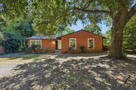 E Woodlawn Rd-S1010-001.jpg