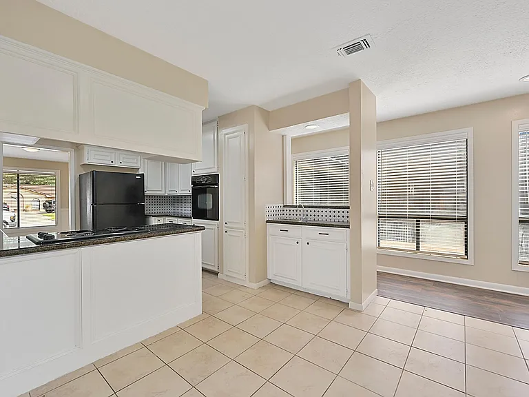 2408 Quail Hollow Dr — Photo 8