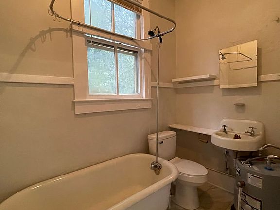 4th image of 414 NE 5th Ave APT 5