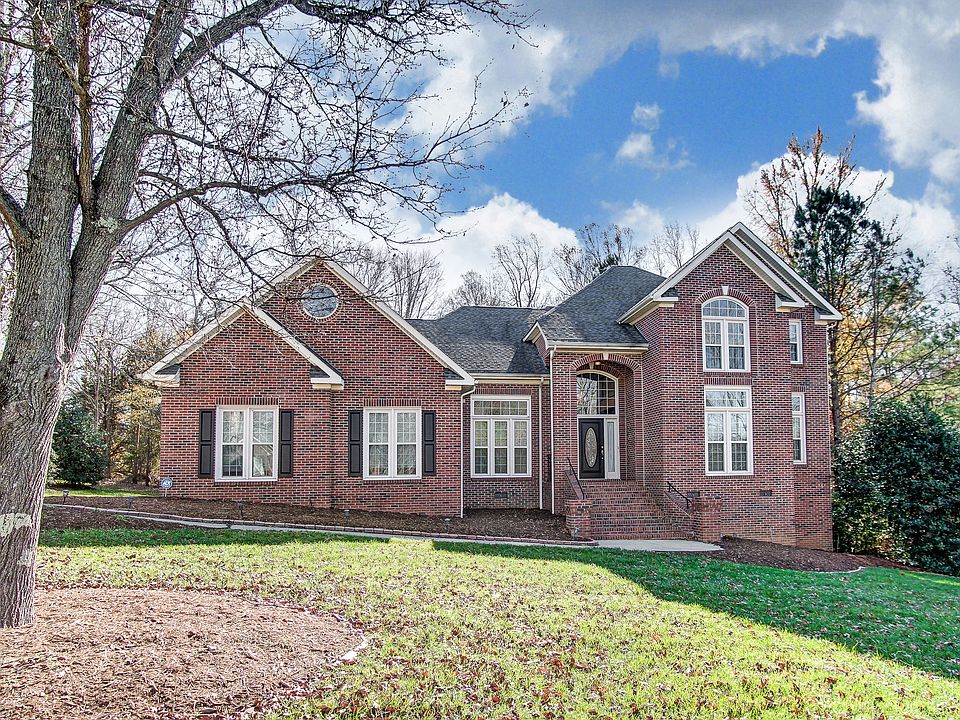 1st image of 2827 Arrowwood Ln