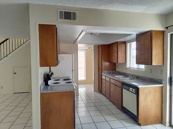 3rd image of 2001 Amy Sue Dr APT A