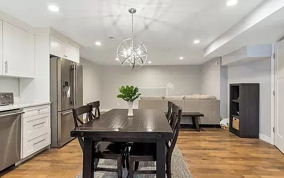 3 bed, 1.5 bath, 1700 sqft, $2,000 — Photo 2