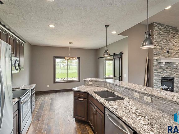 4th image of 2232 E Stone Pointe Cir