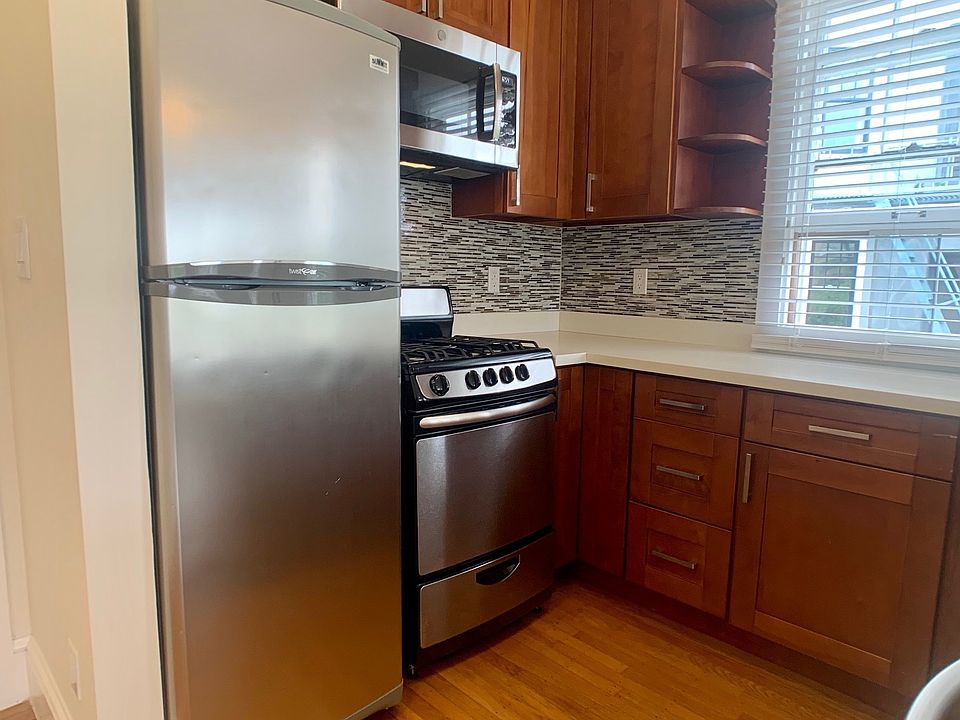 1st image of 230 Oak St #40