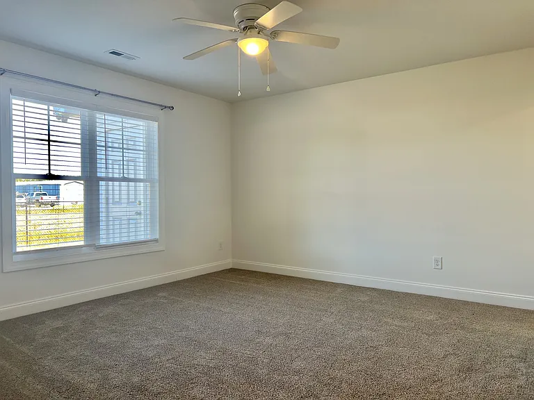 700 Abigail Taylor Dr — Photo 6