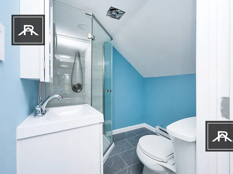 17 Saunders St #15 — Photo 15