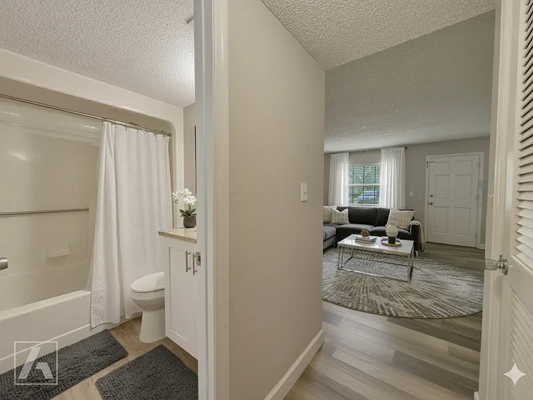 Carriage House Apts — Photo 55