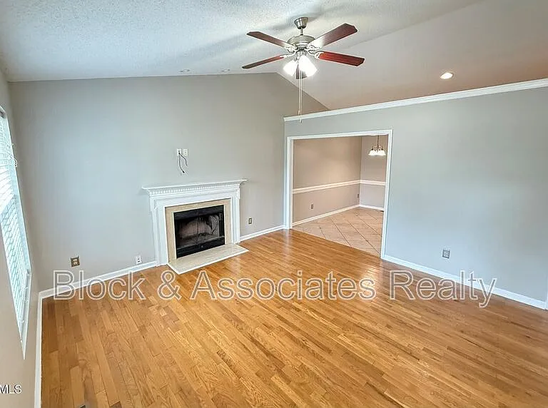 610 E Jones Ave — Photo 2